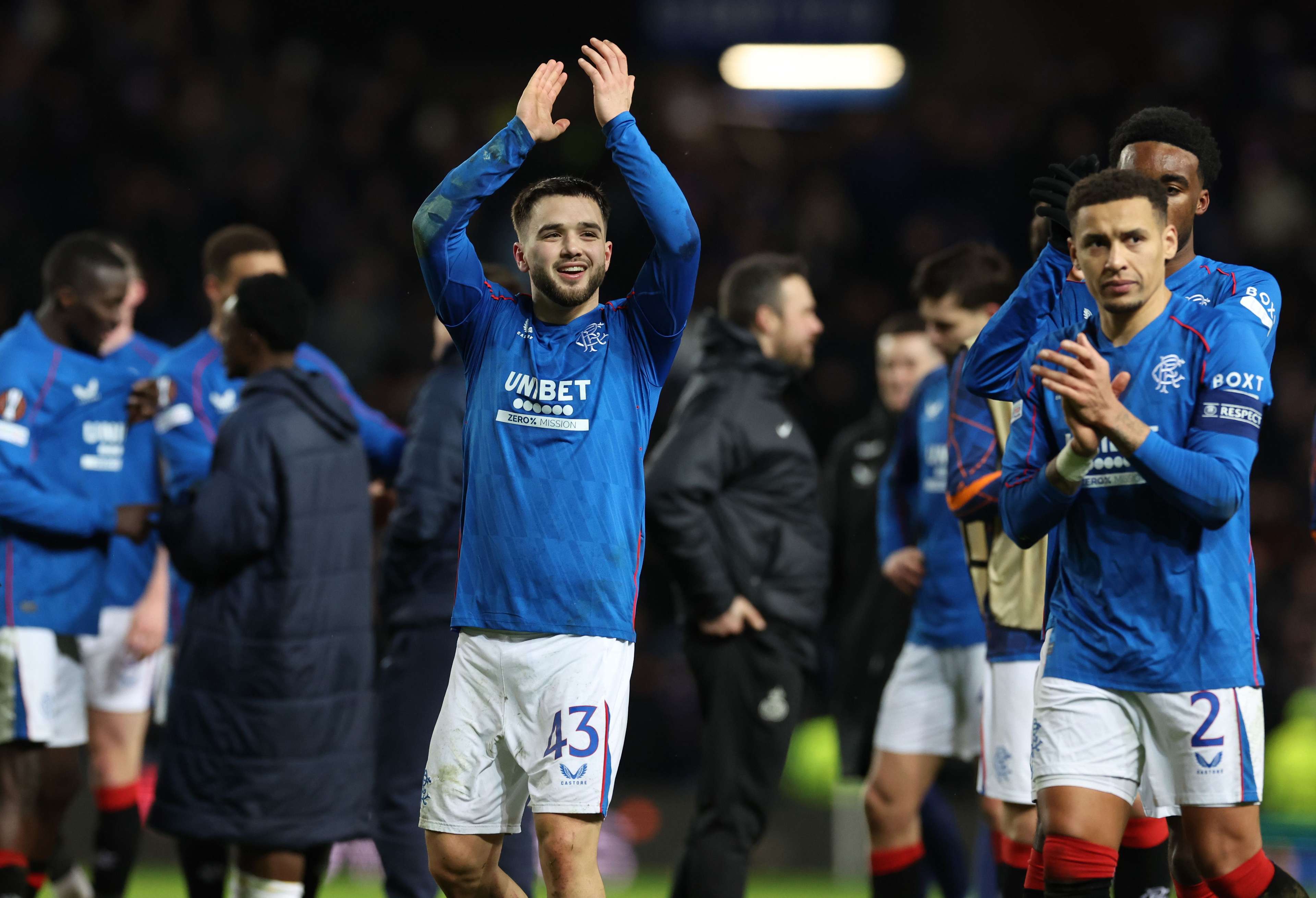 着对乒乓球 着对乒乓球